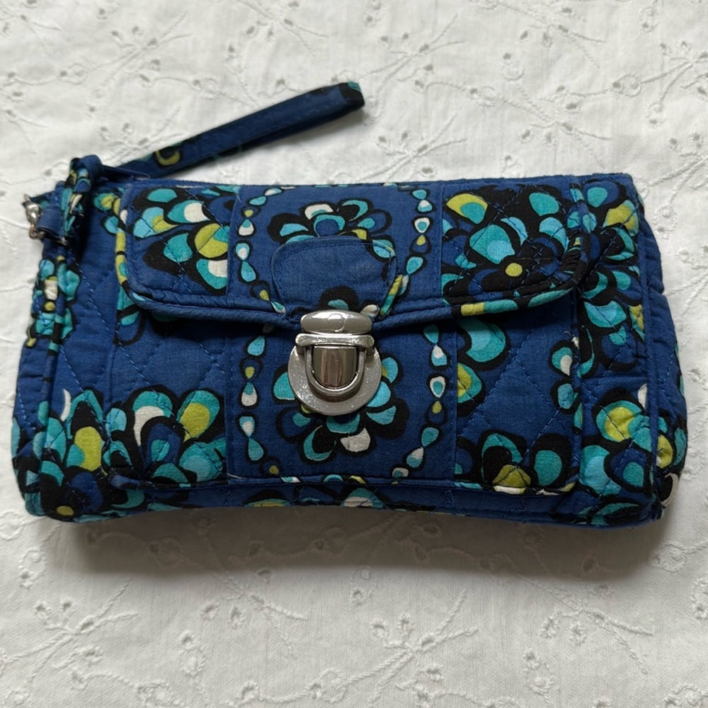 Cul-De-Sac Clutch Wristlet Wallet Purse Navy Floral Pushlock Closure
